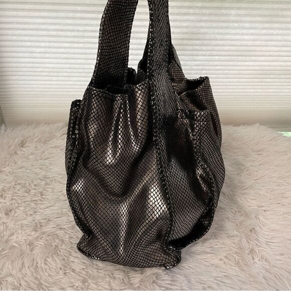 B. Makowsky Hobo Purse Womens‎ Metallic Chrome Coated Leather Shoulder Bag - Picture 4 of 11